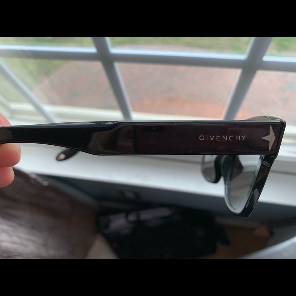Givenchy sunglasses - Picture 6 of 8